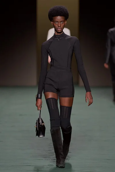 Look 18